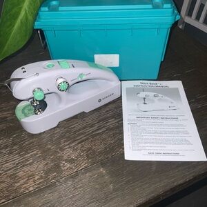 Singer Stitch Quick+ Handheld Sewing Machine - White and Green - Cordless